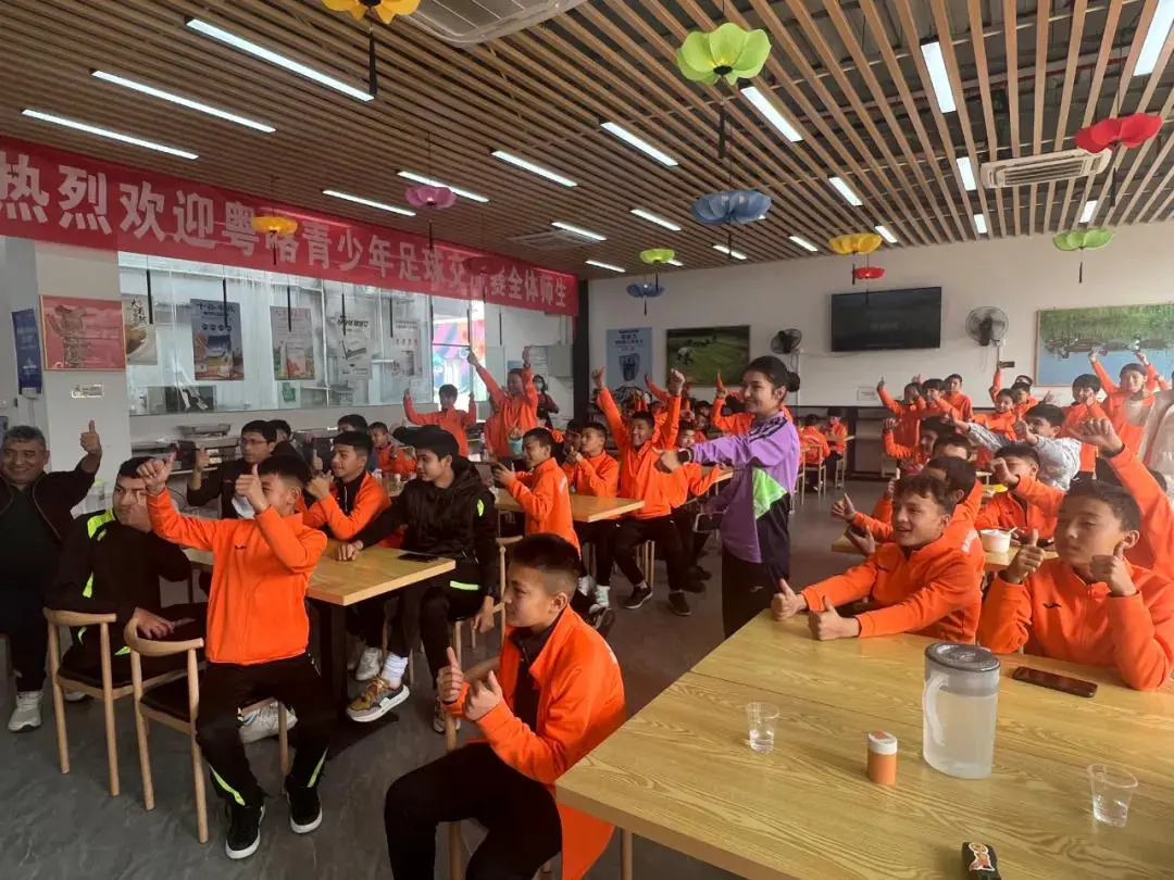 如何在篮球训练营中改善比赛策略?_1