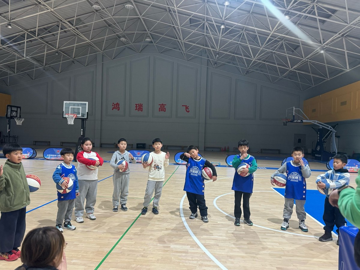 小学生篮球训练基本动作